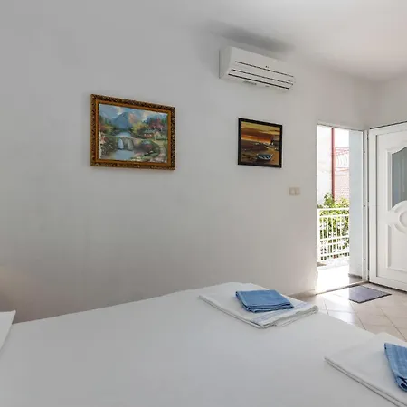 Amazing In With Kitchenette